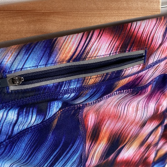 Athleta Chaturanga Cropped Capri Leggings, Multicolor, Size XL - Picture 6 of 15